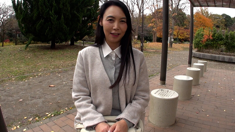 良き妻、良き母を努めて来た上品な雰囲気の五十路熟女さんが人生初の浮気SEX！他人棒での激ピスにイキまくる初撮りSEX！