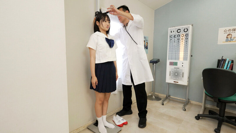 新入生を狙った猥褻健康診断 成長期の過敏乳首をこねくり触診 八坂凪