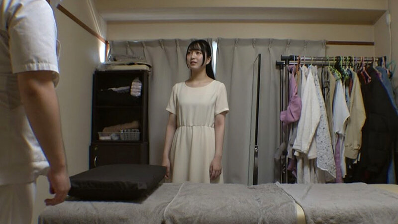 媚薬オイルマッサージ 痴●盗撮＆中出し素人娘VOL.69 超強力媚薬を配合したマッサージオイルを施術中に知らずに塗りこまれたオンナは、身体の火照りに驚き、チ〇ポを欲しがる自分に戸惑い、垂れ出したマン汁に恥ずかしがりながらも生ハメ中出しまで欲してしまう！