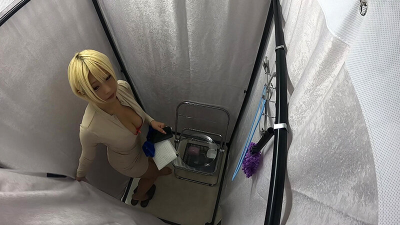 金髪ギャルがセクシー下着にお着替え