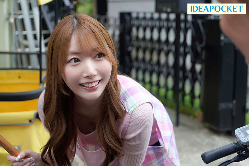 マッチングアプリで会った女性は息子が通う保育園の美人先生…毎朝父親として顔を合わすのに夜は男として中出し不倫する背徳関係 西宮ゆめ