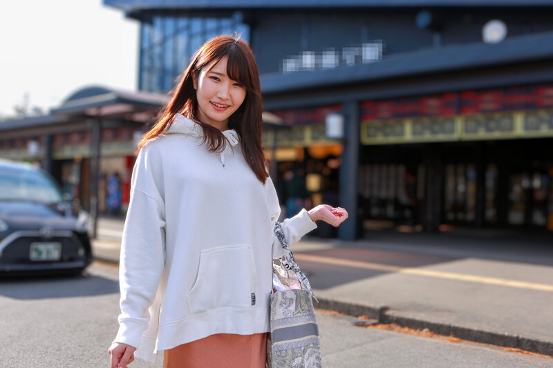 総勢10人！素人女子のガチ恋SEX一泊旅行～恋人気分でいちゃラブ中●しエッチしちゃいました！