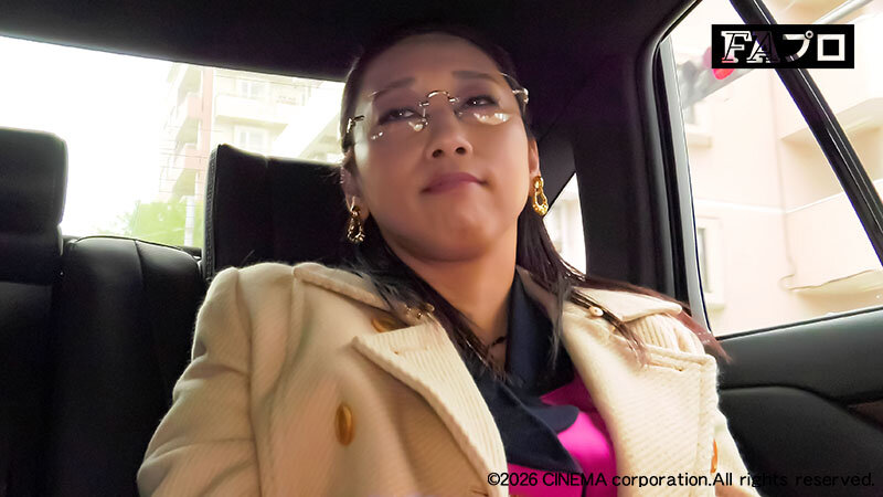 熟女濃厚接吻 エリート議員43才の卑猥なる下半身 白峰郁美