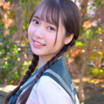 制服姿のひなちゃんが魅せる汗だくアクメと放尿シーン